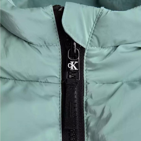 NWT Calvin Klein Jeans Kids Liquid Shine Aquifer Puffer Jacket Size 4 New - Picture 7 of 9